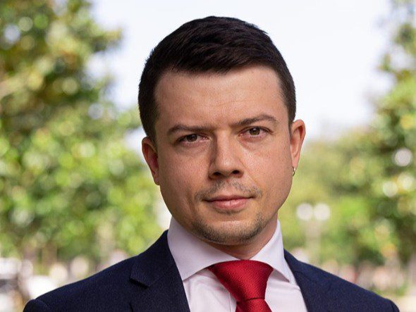 Headshot of Andrii Parkhomekno